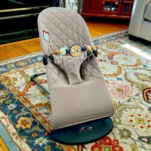 BabyBjörn Bouncer Bliss, Sand Gray, Cotton with toy bundle
